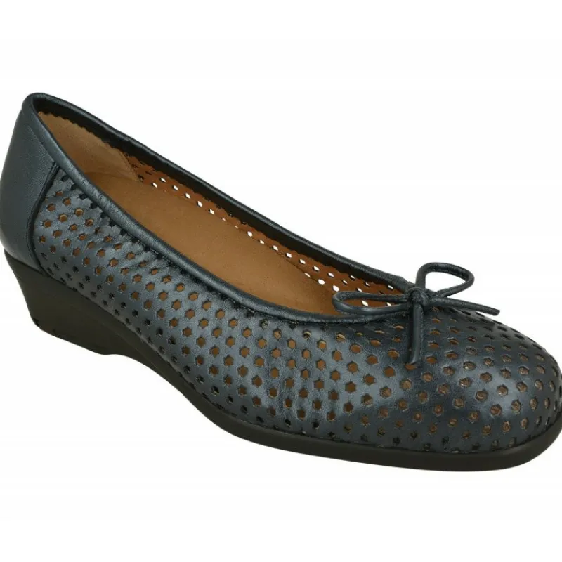 Calzamedi Zapatos Salon|Salon De De Piel Picada Con Lazo En Escote Y Hueco Con Goma Elastica, Piso De Poliuretano Y Planta Extraible