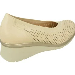 PITILLOS Zapatos Salon|Salon De Con Escote Pico Y Pala Perforada Y Transpirable. Elastico Ajustable Y Piso De Cuna De Poliuretano Beige