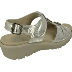 G Comfort Sandalias|Sandalia De En Piel Metalizada Con Tira De Pedreria Y Ajuste Por Velcro Con Piso De Cuna Y Planta Anatomica